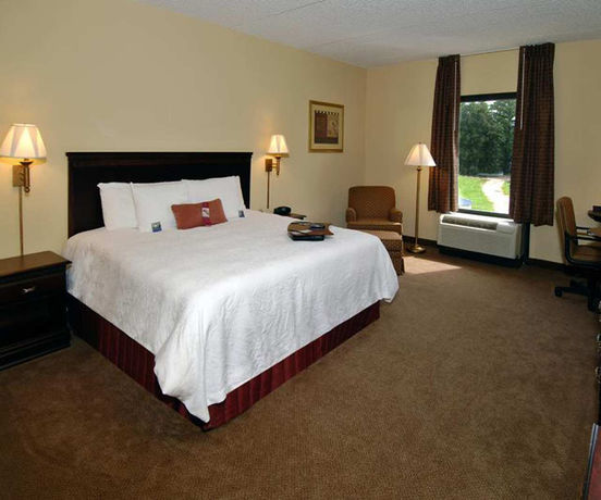 Imagen del bar/restaurante del Hotel Hampton Inn By Hilton Troy. Foto 2