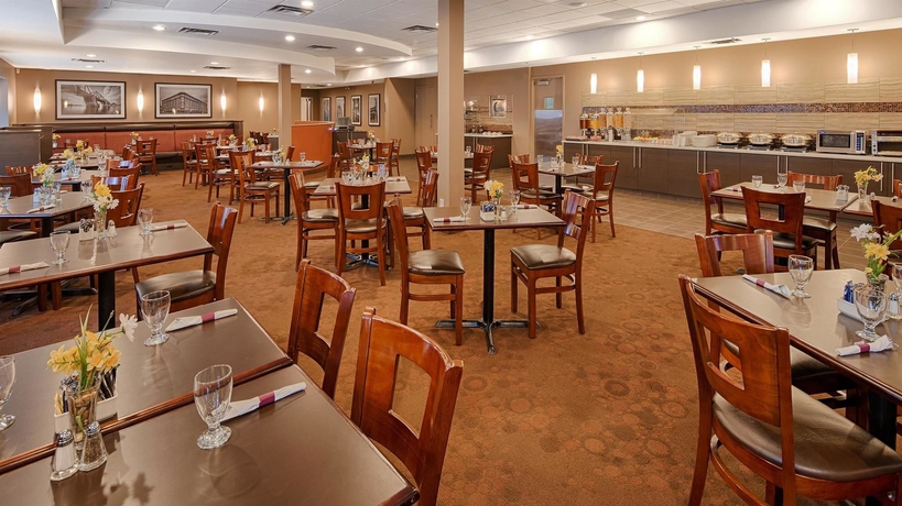 Imagen del bar/restaurante del Hotel Hampton Inn By Hilton Winnipeg Downtown. Foto 2