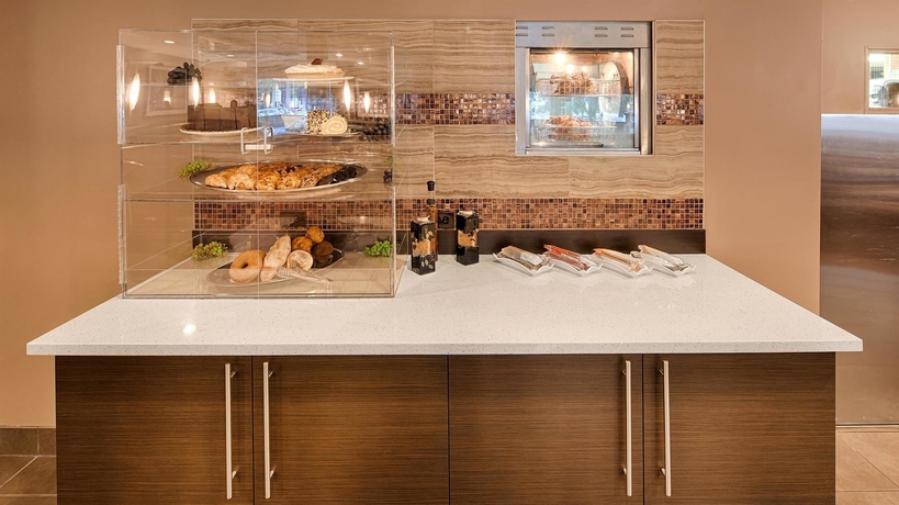 Imagen del bar/restaurante del Hotel Hampton Inn By Hilton Winnipeg Downtown. Foto 3