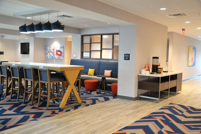 Imagen de los interiores del Hotel Hampton Inn Cabot. Foto 7