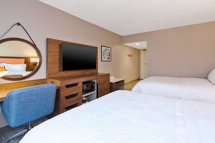 Imagen de la habitación del Hotel Hampton Inn Cape Cod Canal. Foto 6