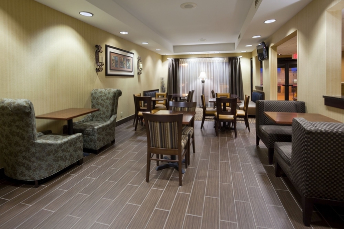 Imagen de los interiores del Hotel Hampton Inn - Cedar Rapids. Foto 13