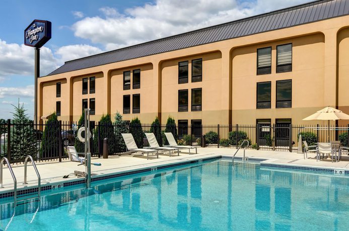 Imagen de la piscina del Hotel Hampton Inn Chambersburg. Foto 20