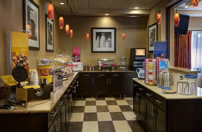 Imagen del bar/restaurante del Hotel Hampton Inn Chambersburg. Foto 6