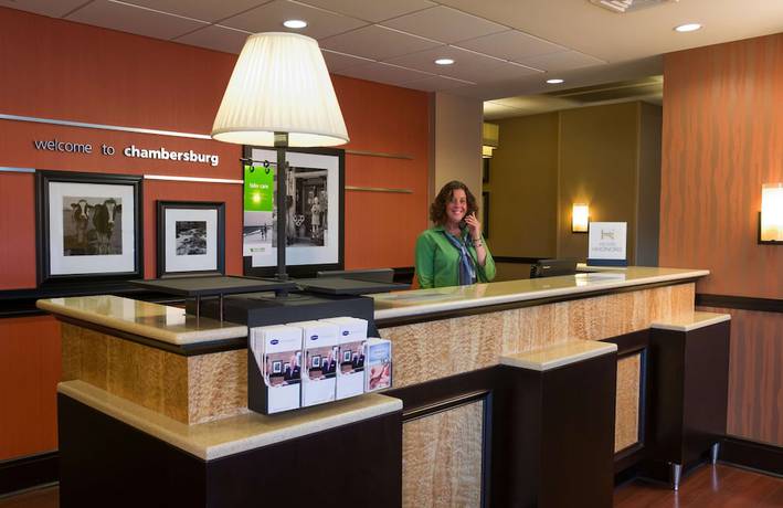 Imagen de los interiores del Hotel Hampton Inn Chambersburg. Foto 19