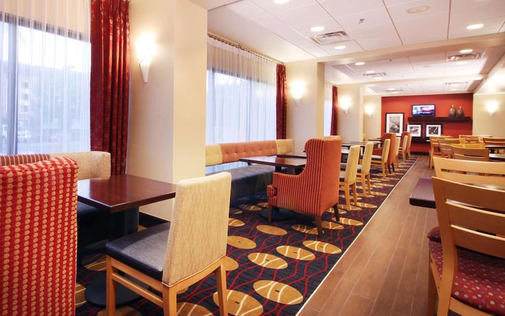 Imagen de los interiores del Hotel Hampton Inn Champaign/urbana. Foto 14
