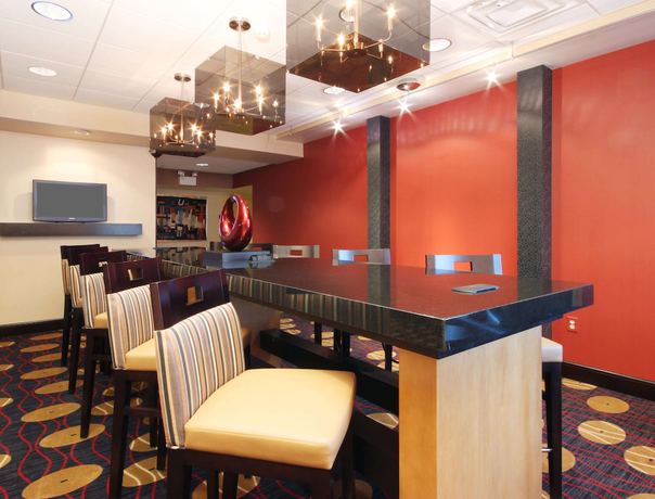 Imagen de los interiores del Hotel Hampton Inn Champaign/urbana. Foto 16
