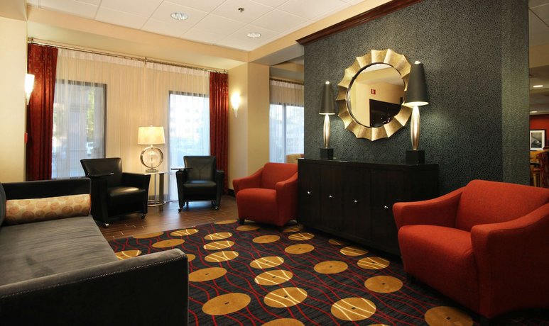Imagen de los interiores del Hotel Hampton Inn Champaign/urbana. Foto 17