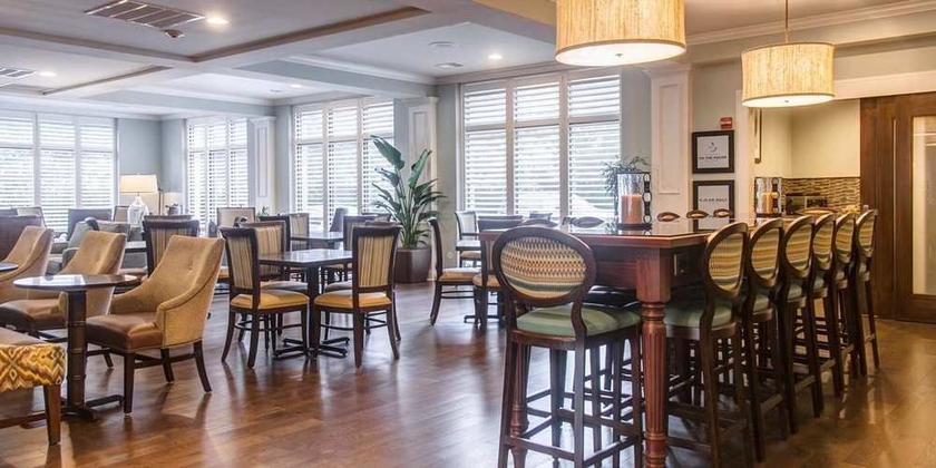 Imagen de los interiores del Hotel Hampton Inn Charleston - Daniel Island. Foto 9