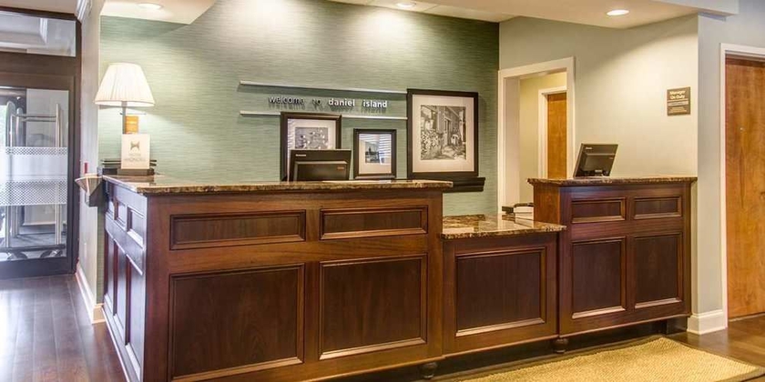 Imagen de los interiores del Hotel Hampton Inn Charleston - Daniel Island. Foto 13