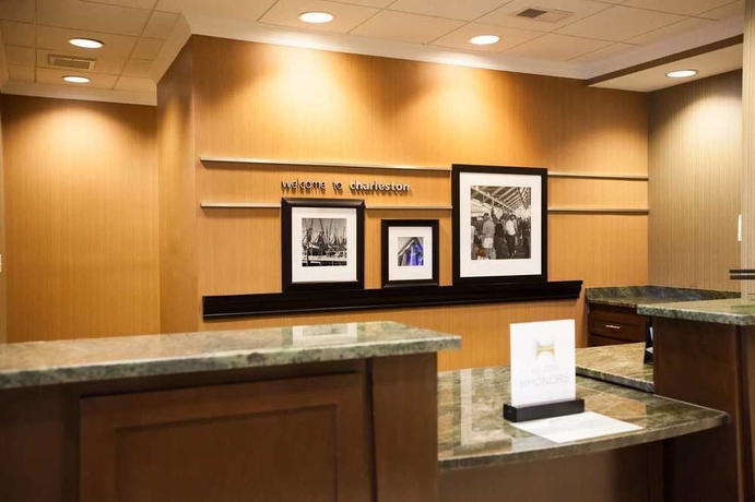Imagen de los interiores del Hotel Hampton Inn Charleston-north. Foto 9