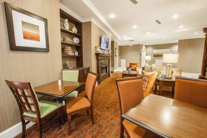 Imagen del bar/restaurante del Hotel Hampton Inn Charleston-north. Foto 1