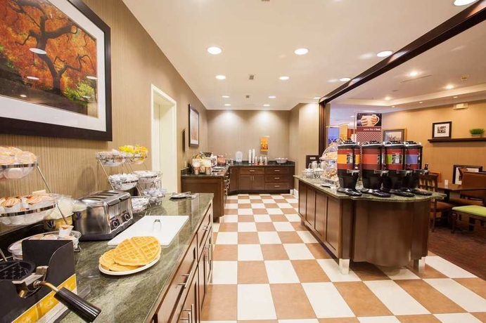 Imagen del bar/restaurante del Hotel Hampton Inn Charleston-north. Foto 2