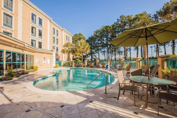 Imagen de la piscina del Hotel Hampton Inn Charleston-north. Foto 13
