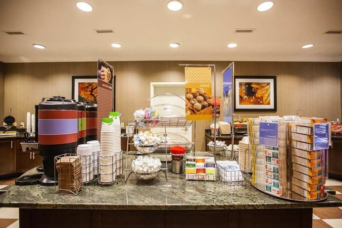 Imagen del bar/restaurante del Hotel Hampton Inn Charleston-north. Foto 5