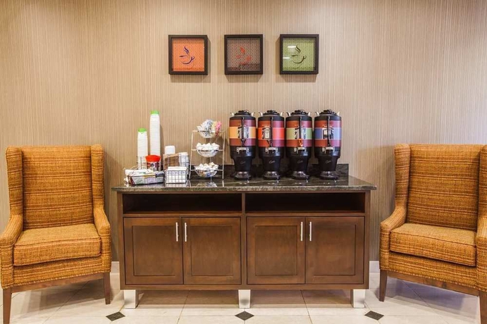 Imagen del bar/restaurante del Hotel Hampton Inn Charleston-north. Foto 6