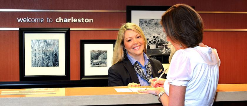 Imagen de los interiores del Hotel Hampton Inn Charleston-southridge. Foto 18