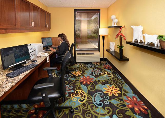 Imagen general del Hotel Hampton Inn Charlotte North / Lake Norman. Foto 7