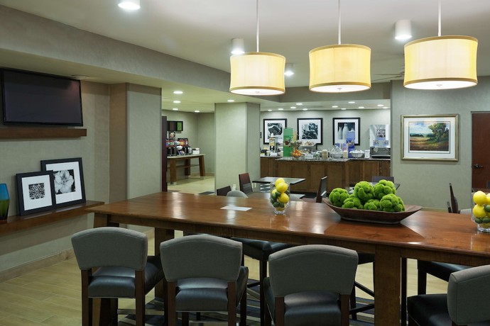 Imagen del bar/restaurante del Hotel Hampton Inn Charlotte - University Place. Foto 2
