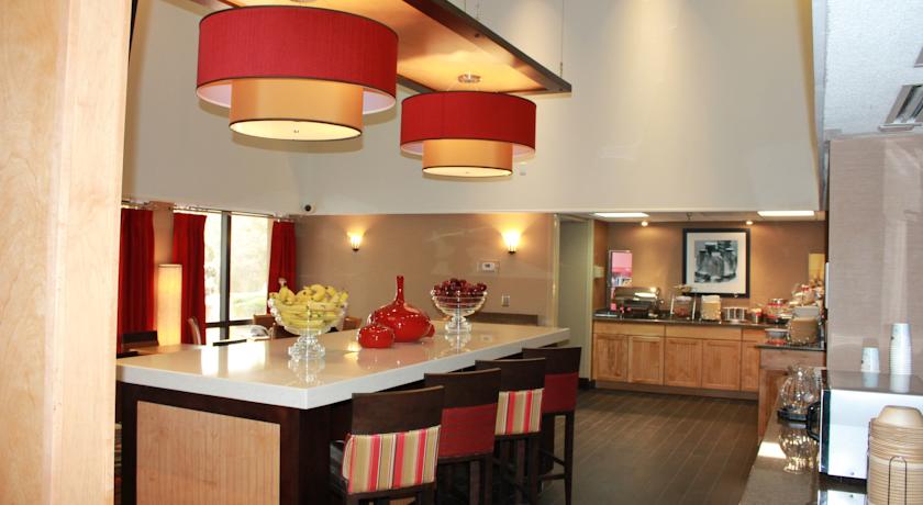 Imagen general del Hotel Hampton Inn Chester. Foto 8