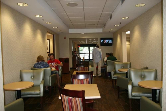 Imagen del bar/restaurante del Hotel Hampton Inn Chicago Elgin I 90. Foto 5