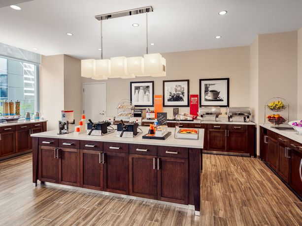 Imagen del bar/restaurante del Hotel Hampton Inn Chicago McCormick Place. Foto 4