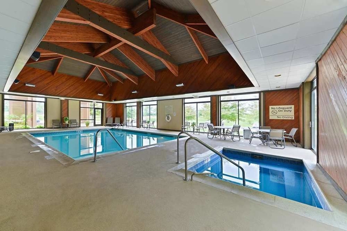 Imagen de la piscina del Hotel Hampton Inn Chicago-carol Stream. Foto 15