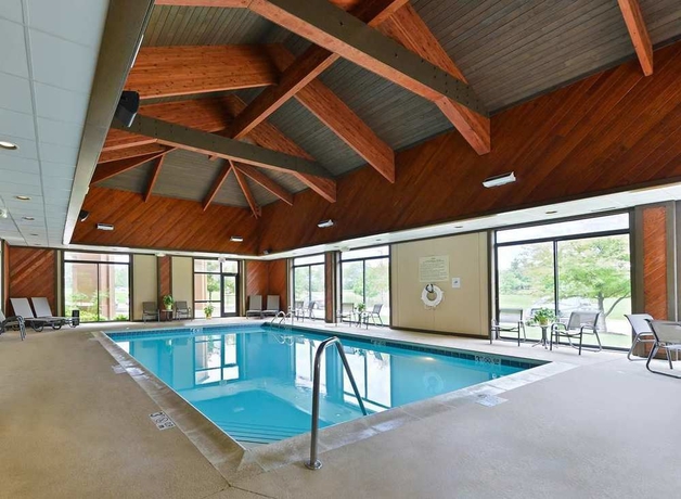 Imagen de la piscina del Hotel Hampton Inn Chicago-carol Stream. Foto 16