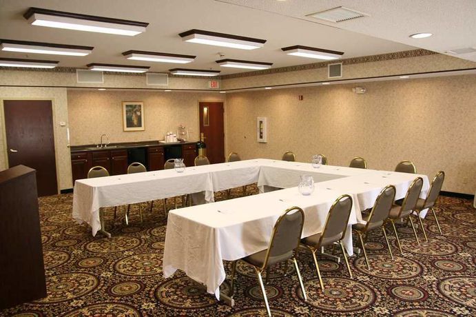 Imagen de los exteriores del Hotel Hampton Inn Cincinnati Airport - North. Foto 9