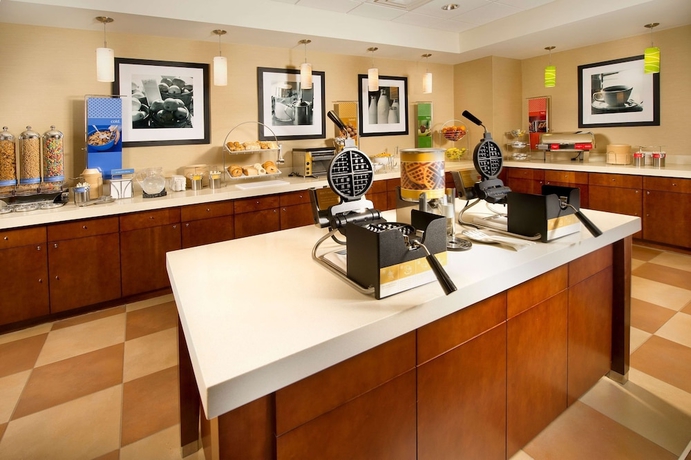 Imagen del bar/restaurante del Hotel Hampton Inn Cleveland Tennessee. Foto 2