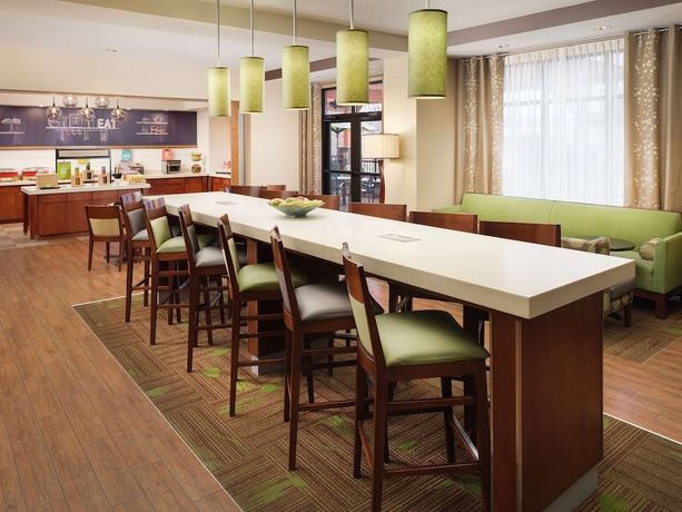 Imagen del bar/restaurante del Hotel Hampton Inn Cleveland Tennessee. Foto 3