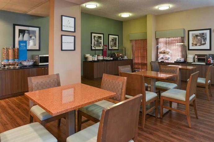 Imagen del bar/restaurante del Hotel Hampton Inn Closest To Universal Orlando. Foto 3