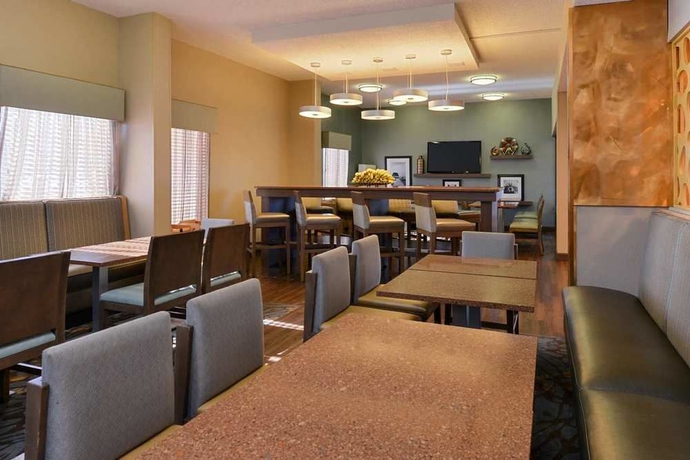 Imagen del bar/restaurante del Hotel Hampton Inn Closest To Universal Orlando. Foto 4