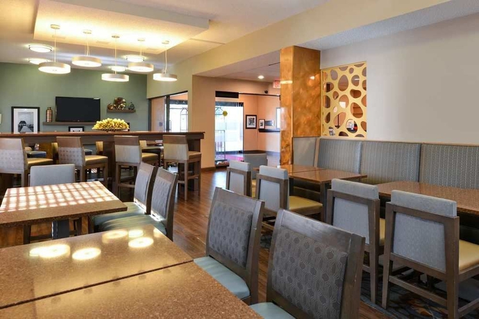 Imagen del bar/restaurante del Hotel Hampton Inn Closest To Universal Orlando. Foto 5
