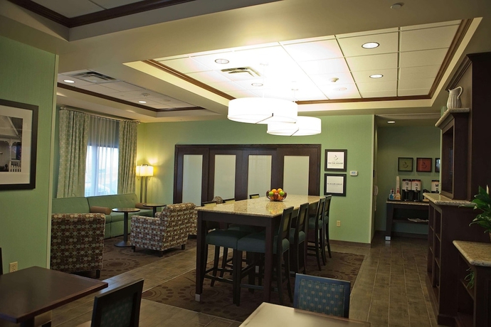 Imagen de los interiores del Hotel Hampton Inn Colby. Foto 15