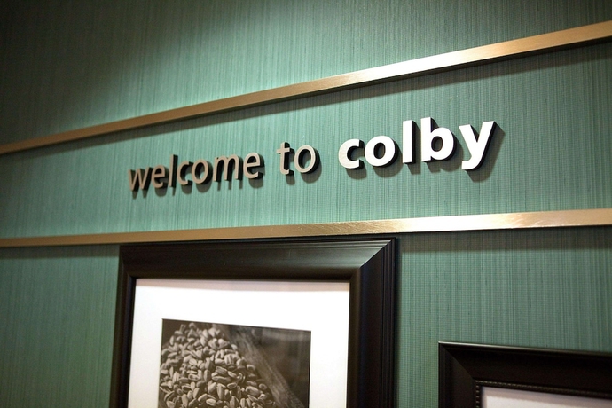 Imagen de los interiores del Hotel Hampton Inn Colby. Foto 17