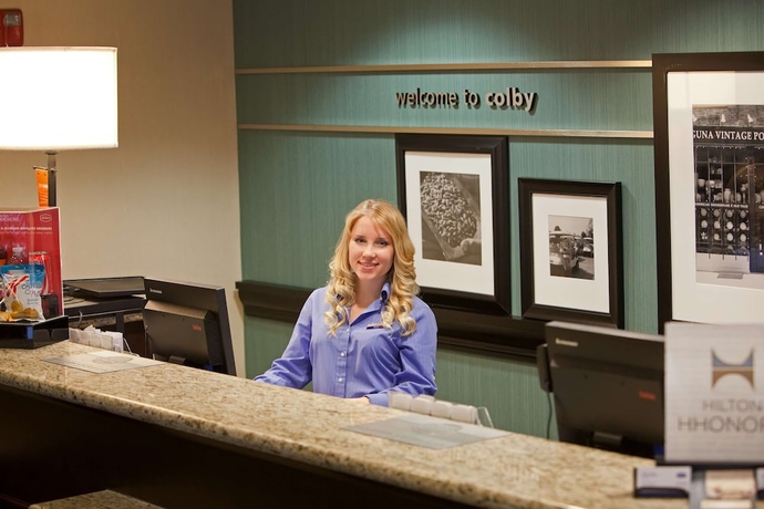 Imagen de los interiores del Hotel Hampton Inn Colby. Foto 19