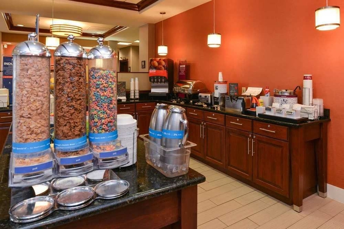 Imagen del bar/restaurante del Hotel Hampton Inn College Park. Foto 3