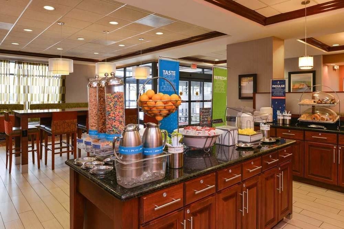 Imagen del bar/restaurante del Hotel Hampton Inn College Park. Foto 4