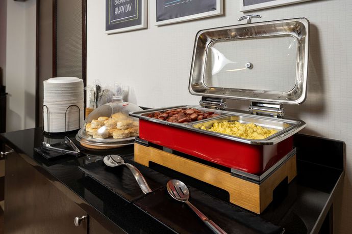 Imagen del bar/restaurante del Hotel Hampton Inn Columbia, Columbia. Foto 3