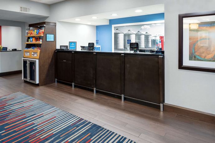 Imagen de los interiores del Hotel Hampton Inn Columbia. Foto 14