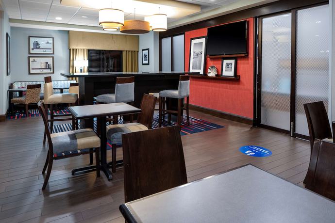 Imagen de los interiores del Hotel Hampton Inn Columbia. Foto 16