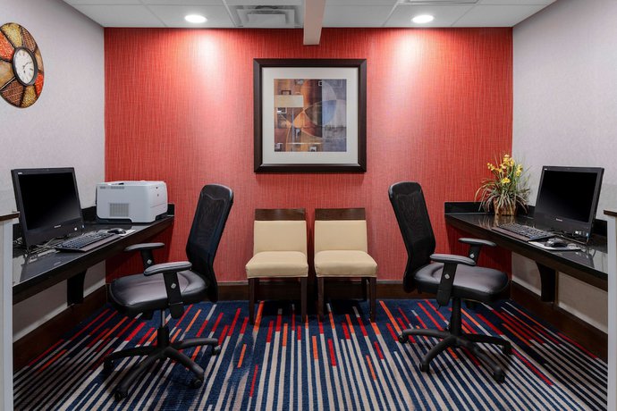 Imagen de los interiores del Hotel Hampton Inn Columbia. Foto 17