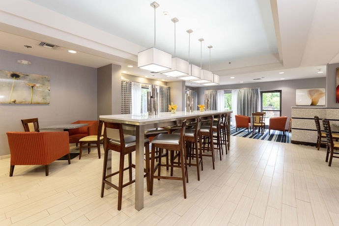 Imagen de los interiores del Hotel Hampton Inn Columbia I-26/harbison Blvd.. Foto 18