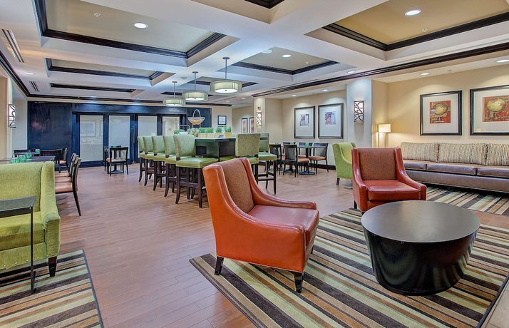 Imagen del bar/restaurante del Hotel Hampton Inn Covington, Ga. Foto 2