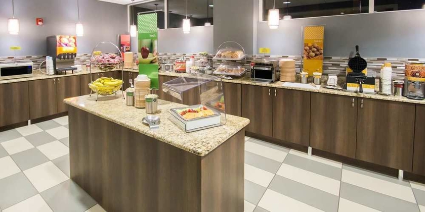 Imagen del bar/restaurante del Hotel Hampton Inn Daytona Shores - Oceanfront. Foto 3