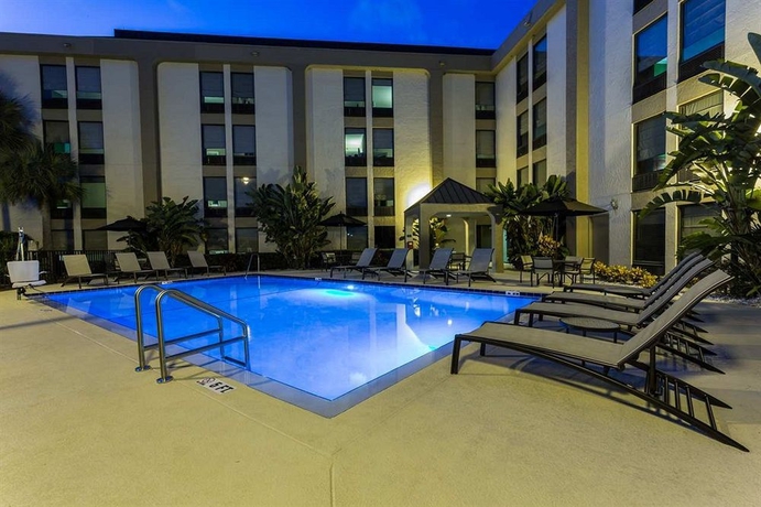 Imagen de la piscina del Hotel Hampton Inn Daytona Speedway. Foto 14