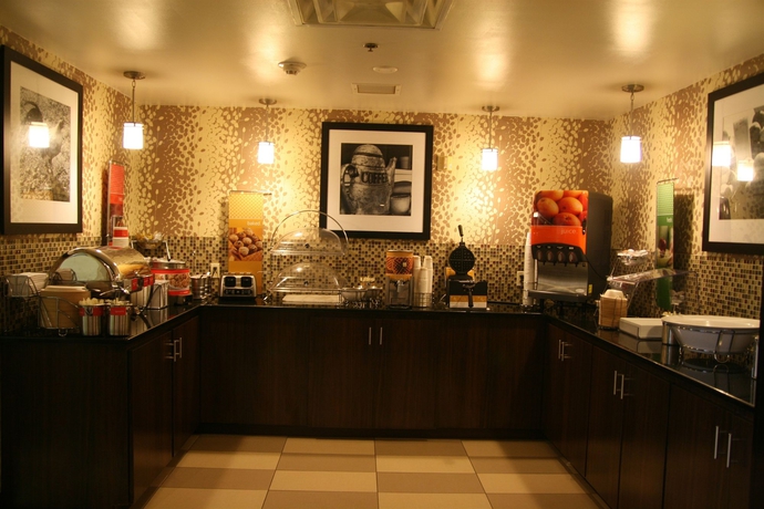 Imagen del bar/restaurante del Hotel Hampton Inn Daytona/ormond Beach. Foto 3