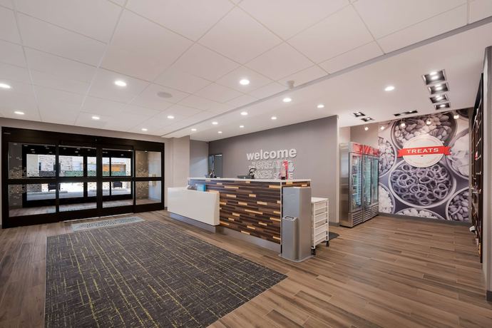Imagen de los interiores del Hotel Hampton Inn Detroit Southfield. Foto 20