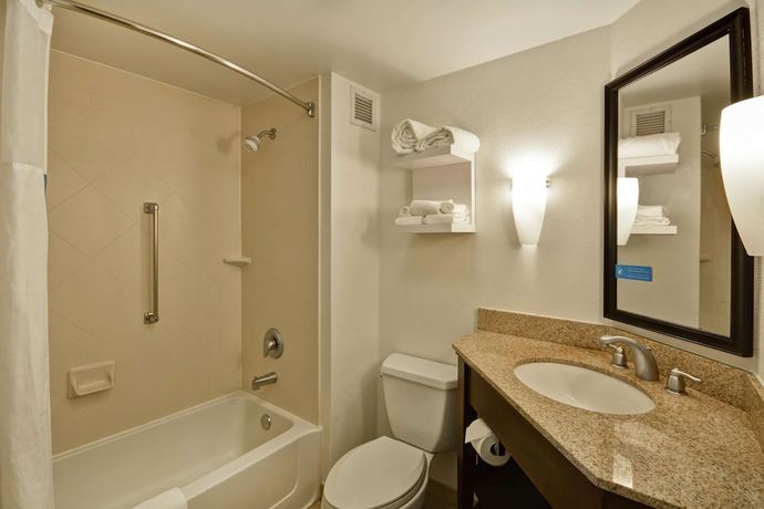 Imagen de la habitación del Hotel Hampton Inn Detroit/Madison Heights/South Troy. Foto 2